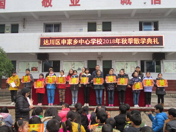 向受奖学生颁奖_副本.jpg