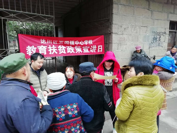 街道上宣讲政策1_副本.jpg