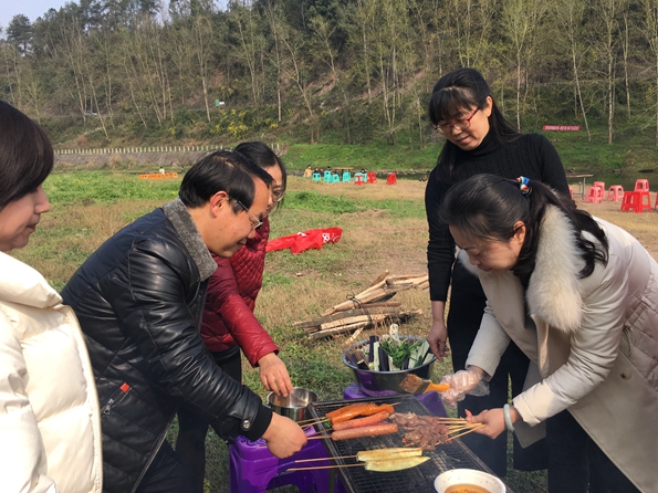 大家在烧烤_副本.jpg