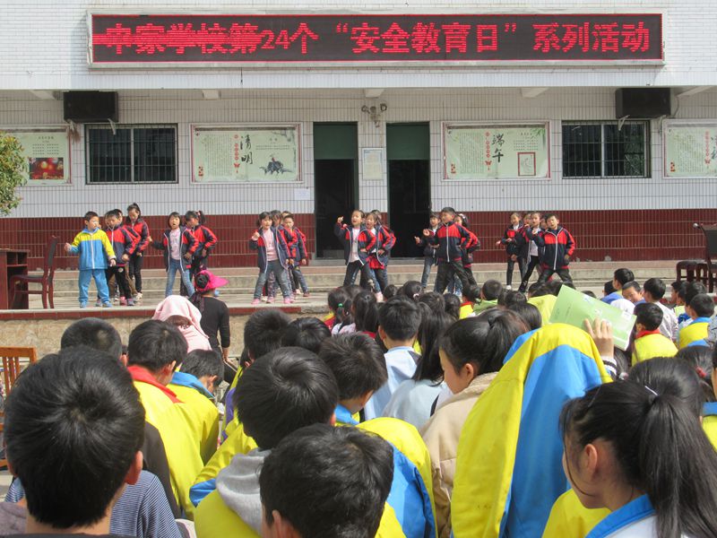 “安全七字歌”表演唱_副本.jpg