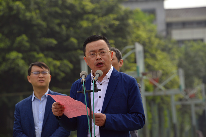 校长郭德波作指示性讲话_副本.png