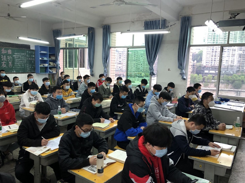 2020年春季第一课学生听课1_副本.jpg