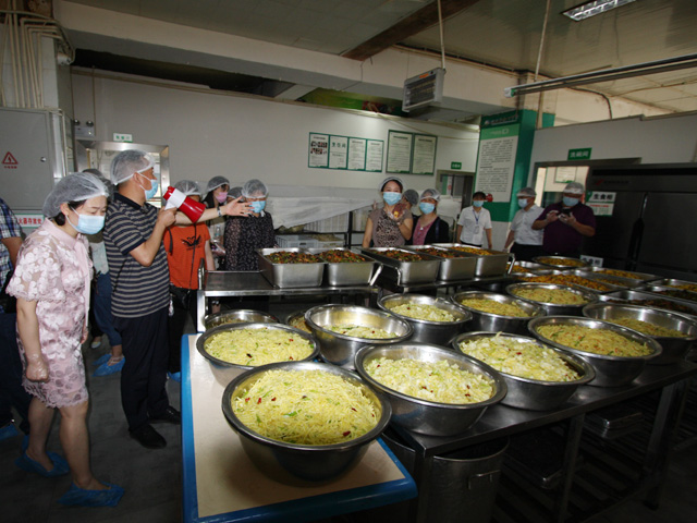走进食堂 (5).jpg