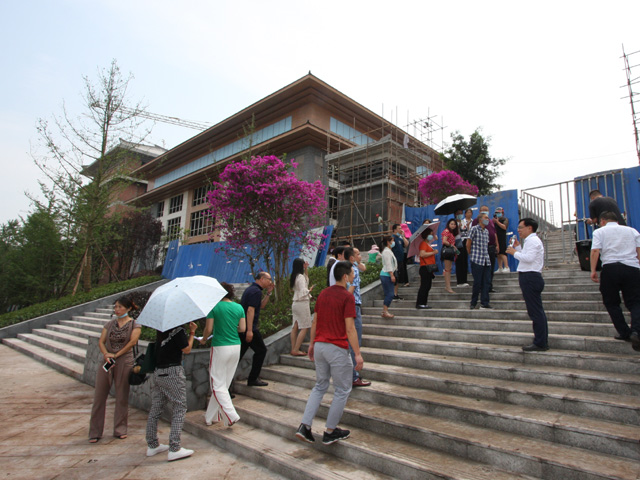 走进三里校区 (2).jpg