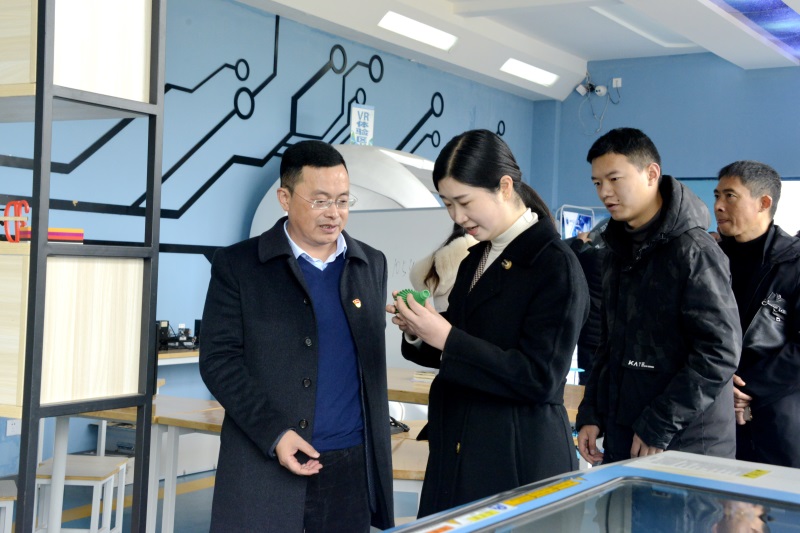 参观学校.jpg