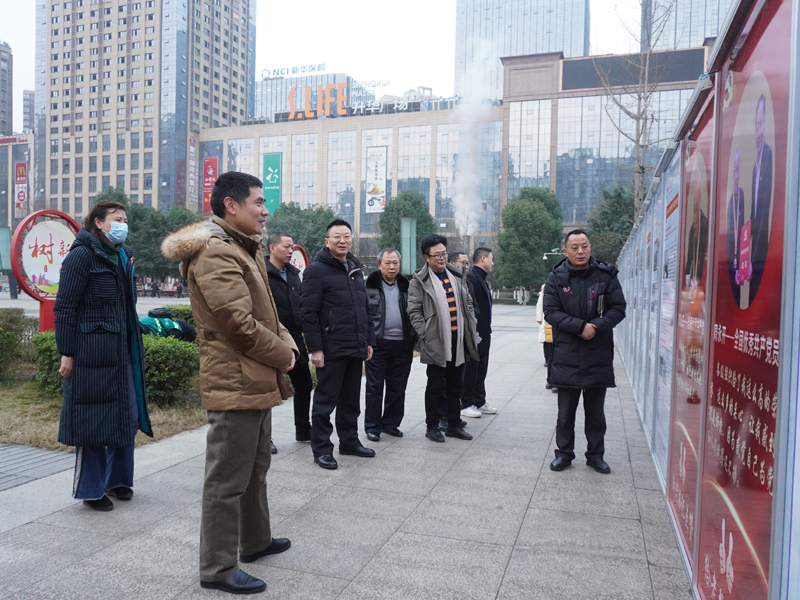 参观廉政展览.jpg
